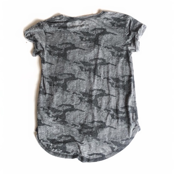 AEO Camo V Neck Hi Low Tee • XS - Picture 3 of 7